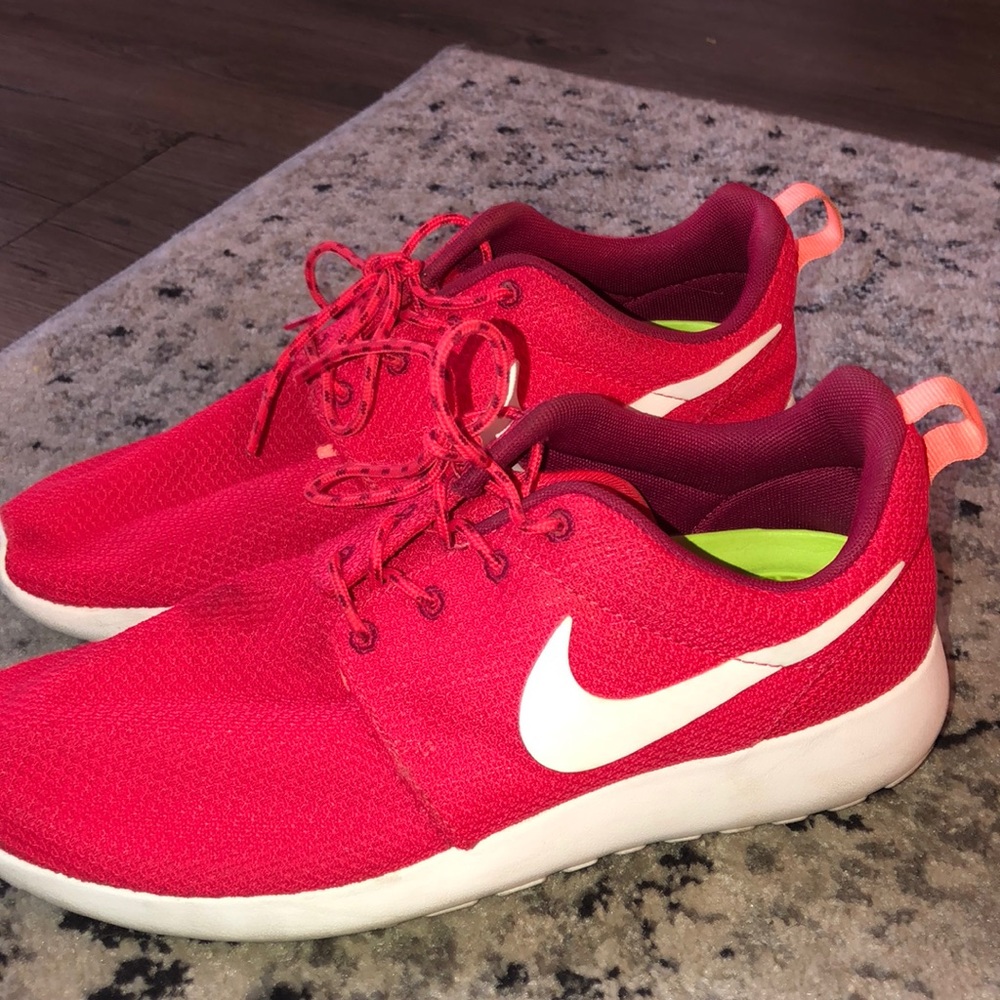 Women’s Nike Roshes
